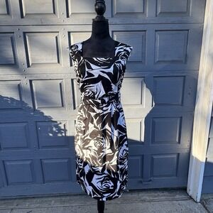 White House Black Market Black And White‎ Dress Size 2!